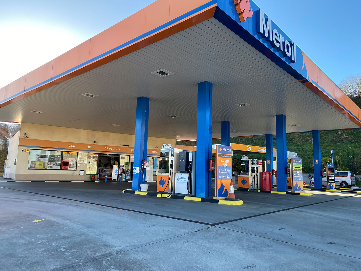 área de servicio Maceiroa con tienda en A Coruña